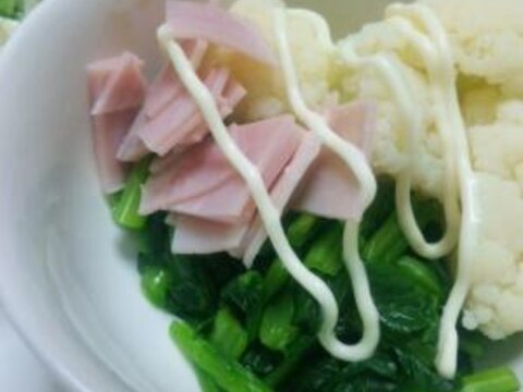 小松菜とカリフラワーのシンプルサラダ